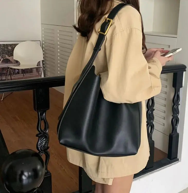 Versatile Large Capacity Women's Bucket Bag Retro Crossbody Japanese One Shoulder